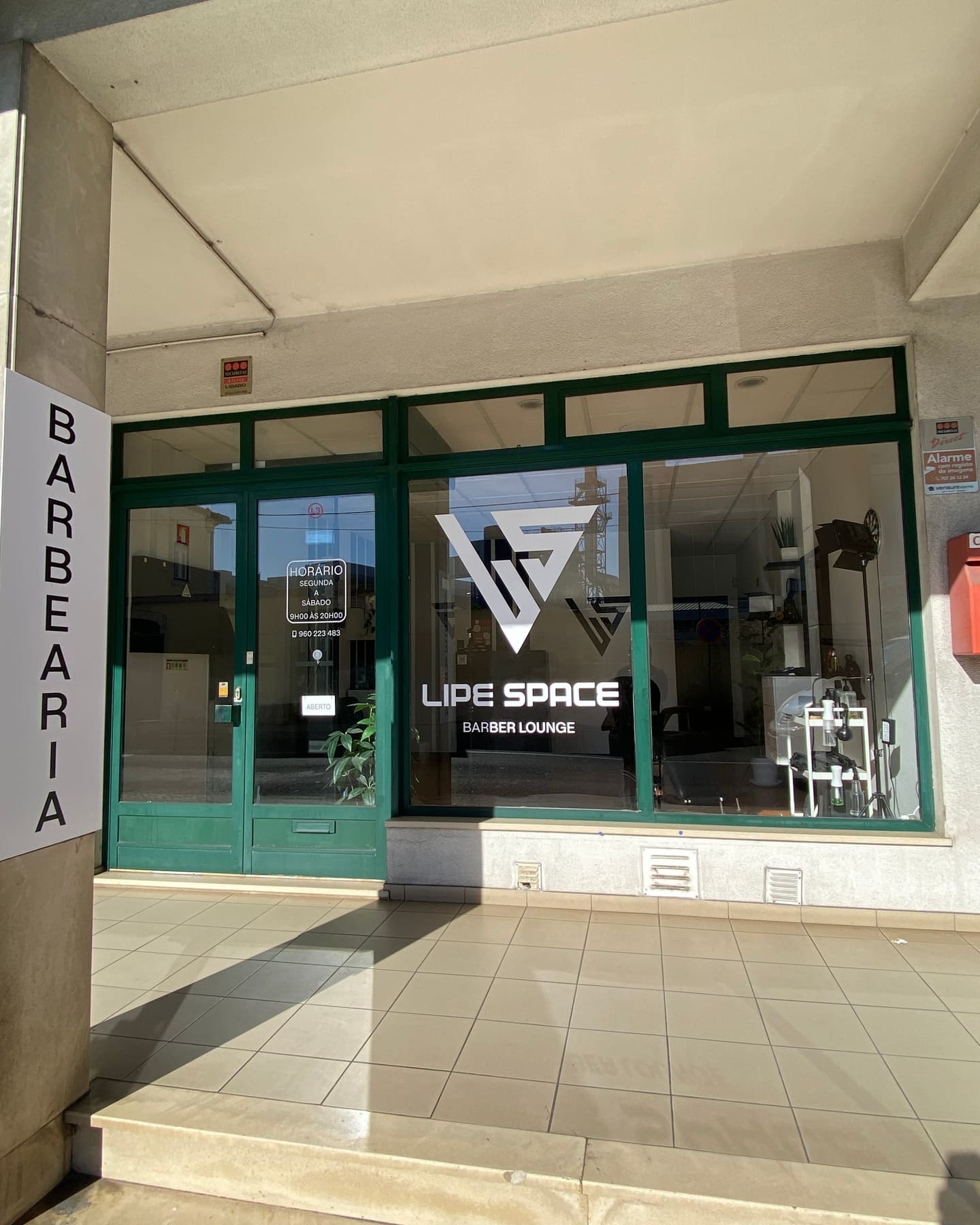 Montra do Lipe Space na Rua Luciano Miguéis, Marinha Grande